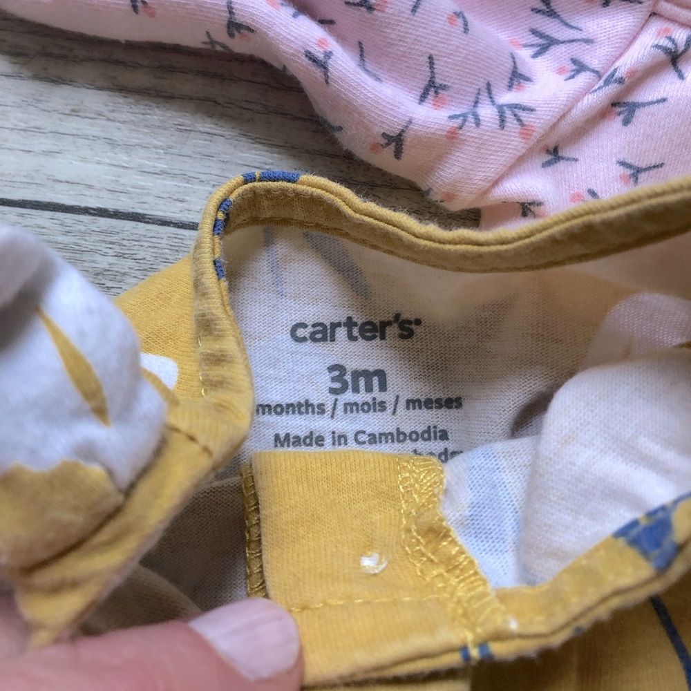 Baby Girl Lot Clothing Set in Pink, Flowers, Strawberries rompers and sleepers - Picture 6 of 14